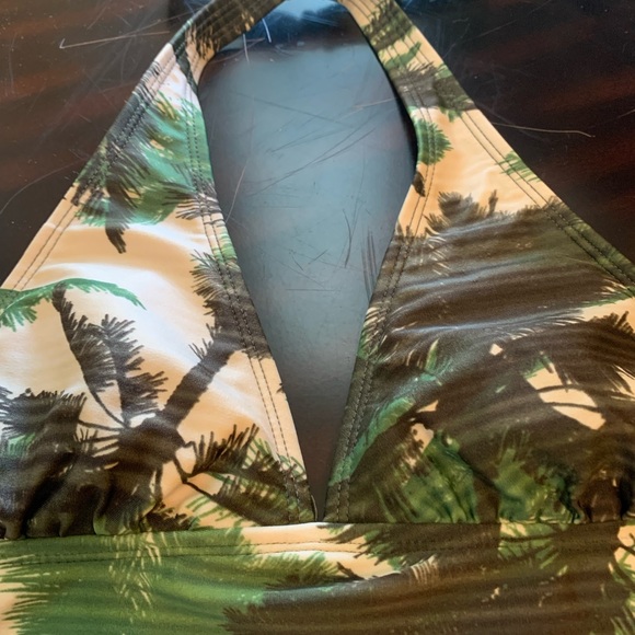 Bikini - Picture 2 of 4